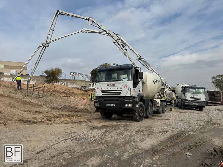 BOMBEO DE HORMIGON CONSTRUCTORA BOLAFER CONSTRUCCIONES EN MADRID Y CASTILLA LA MANCHA