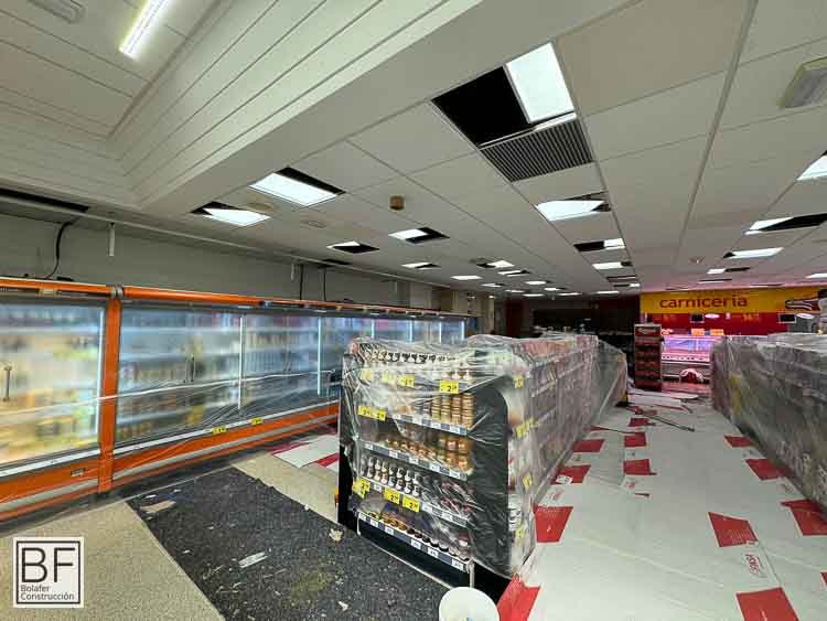 Imagen interior de la construccion y reforma de un centro comercial